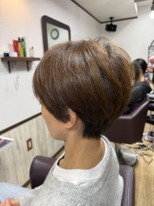 阿南市　羽ノ浦　美容室　アーティ　お手入れ簡単ショートカット　トップに自然なボリューム