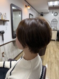 阿南市　羽ノ浦　美容室　アーティ　お手入れ簡単　ショートカット　トップに自然なボリューム