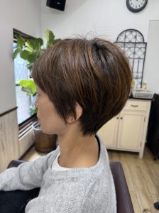阿南市　羽ノ浦　美容室　アーティ　お手入れ簡単ショートカット　トップに自然なボリューム