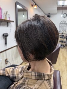 阿南市　羽ノ浦　美容室　アーティ　お手入れ簡単ショートカット　トップに自然なボリューム
