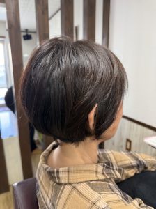 阿南市　羽ノ浦　美容室　アーティ　お手入れ簡単ショートカット　トップに自然なボリューム