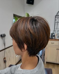 阿南市　羽ノ浦　美容室　アーティ　お手入れ簡単ショートカット　トップに自然なボリューム