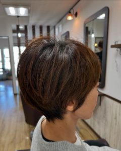 阿南市　羽ノ浦　美容室　アーティ　お手入れ簡単ショートカット　トップに自然なボリューム