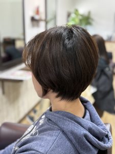 阿南市　羽ノ浦　美容室　アーティ　お手入れ簡単ショートカット　トップに自然なボリューム