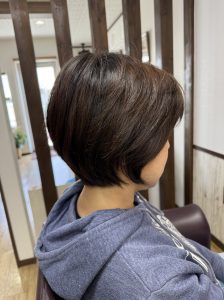 阿南市　羽ノ浦　美容室　アーティ　お手入れ簡単ショートカット　トップに自然なボリューム