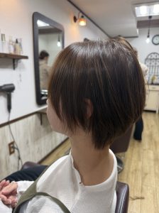 阿南市　羽ノ浦　美容室　アーティ　お手入れ簡単ショートカット）トップに自然なボリューム