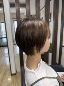 阿南市　羽ノ浦　美容室　アーティ　お手入れ簡単ショートカット）トップに自然なボリューム