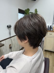 阿南市　羽ノ浦　美容室　アーティ　お手入れ簡単ショートカット　くせ毛　トップに自然なボリューム