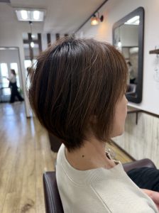 阿南市　羽ノ浦　美容室　アーティ　お手入れ簡単ショートカット　トップに自然なボリューム