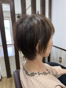 阿南市　羽ノ浦　美容室　アーティ　お手入れ簡単ショートカット　トップに自然なボリューム
