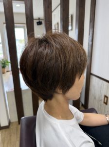 阿南市　羽ノ浦　美容室　アーティ　お手入れ簡単ショートカット　トップに自然なボリューム