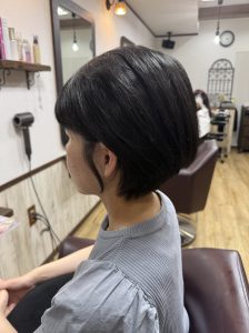 阿南市　羽ノ浦　美容室　アーティ　お手入れ簡単ショートカット　トップに自然なボリューム