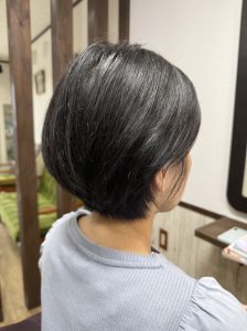 阿南市　羽ノ浦　美容室　アーティ　お手入れ簡単ショートカット　トップに自然なボリューム