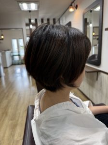 阿南市　羽ノ浦　美容室　アーティ　お手入れ簡単ショートカット　トップに自然なボリューム