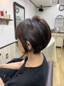 阿南市　羽ノ浦　美容室　アーティ　お手入れ簡単ショートカット　トップに自然なボリューム