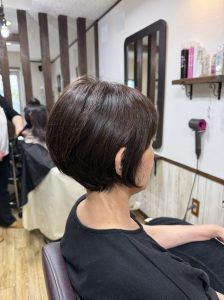 阿南市　羽ノ浦　美容室　アーティ　お手入れ簡単ショートカット　トップに自然なボリューム