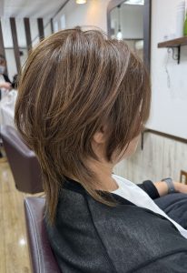 阿南市　羽ノ浦　美容室　アーティ　トップに自然なボリューム