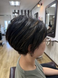 阿南市　羽ノ浦　美容室　アーティ　お手入れ簡単ショートカット　トップに自然なボリューム