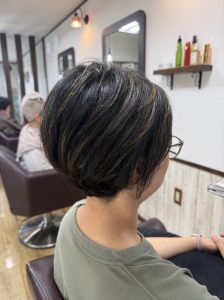 阿南市　羽ノ浦　美容室　アーティ　お手入れ簡単ショートカット　トップに自然なボリューム