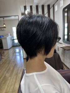 阿南市 羽ノ浦 美容室 アーティ お手入れ簡単ショートカット トップに自然なボリューム