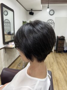 阿南市 羽ノ浦 美容室 アーティ お手入れ簡単ショートカット トップに自然なボリューム