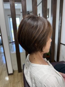 阿南市　羽ノ浦　美容室　アーティ　お手入れ簡単ショートカット　トップに自然なボリューム