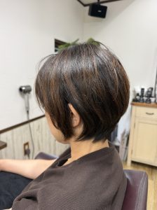 阿南市　羽ノ浦　美容室　アーティ　お手入れ簡単ショートカット　トップに自然なボリューム