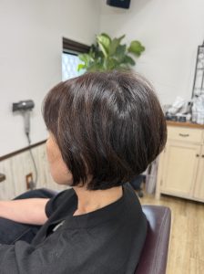 阿南市　羽ノ浦　美容室　アーティ　お手入れ簡単ショートカット　くせ毛　トップに自然なボリューム