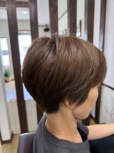 阿南市 羽ノ浦 美容室 アーティ お手入れ簡単ショートカット トップに自然なボリューム