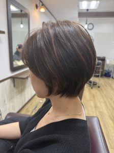 阿南市 羽ノ浦 美容室 アーティ お手入れ簡単ショートカット トップに自然なボリューム
